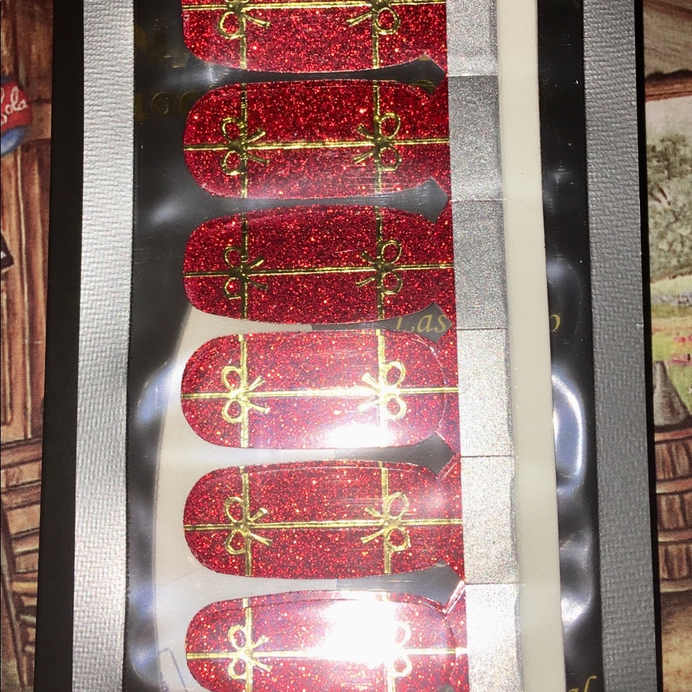 Wrapped Xmas Rarity Nails Xmas Polish Strip!